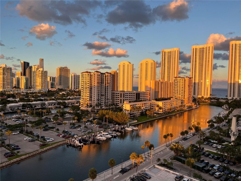 BRIGHT AND SPACIOUS APARTMENT WITH VIEWS OF THE CITY AND THE - Beach Condo for sale in Sunny Isles Beach, Florida on Beachhouse.com