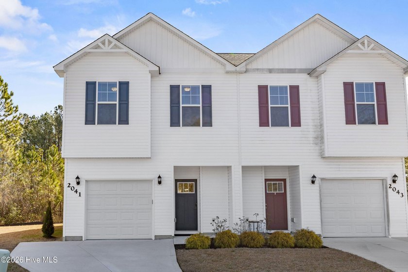 This well-maintained three-bedroom, three-bathroom townhome - Beach Townhome/Townhouse for sale in Holly Ridge, North Carolina on Beachhouse.com