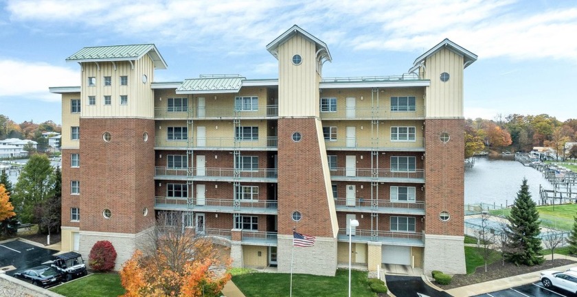 Stunning top floor, 2 bedroom, 2 bathroom riverfront condo with - Beach Condo for sale in South Haven, Michigan on Beachhouse.com