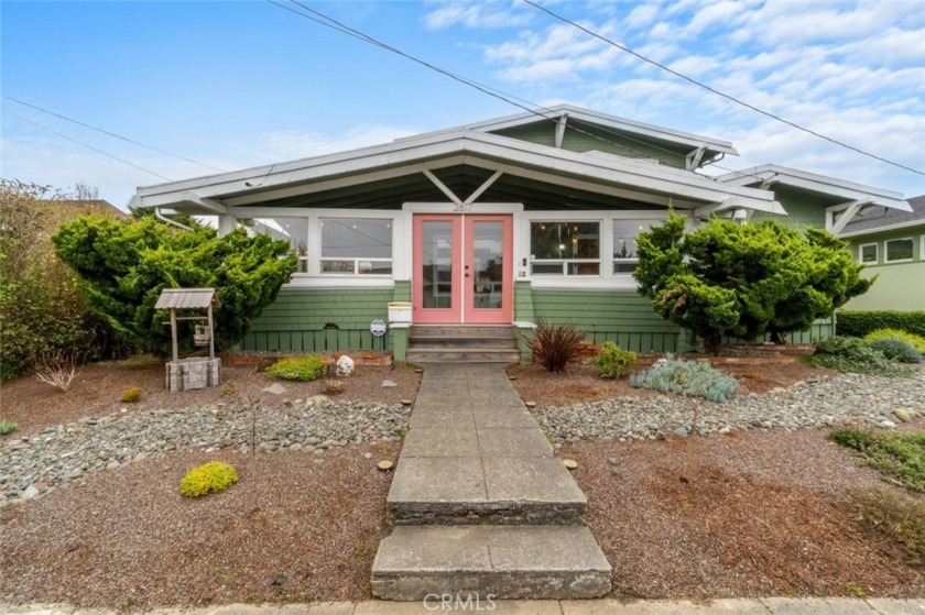 Welcome to 2617 I Street in Eureka! This exquisite single-family - Beach Home for sale in Eureka, California on Beachhouse.com