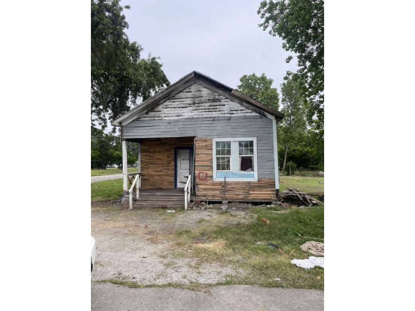 Investor special. This property needs a full renovation but - Beach Home for sale in Port Arthur, Texas on Beachhouse.com