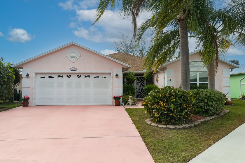 Gorgeously remodeled lakefront home with over $84,000 in - Beach Home for sale in Fort Pierce, Florida on Beachhouse.com