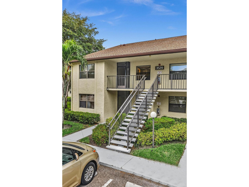 GREAT 2/2 CONDO WITH LAKE VIEW...2 CLUB HOUSES WITH GREAT - Beach Condo for sale in Lake Worth, Florida on Beachhouse.com