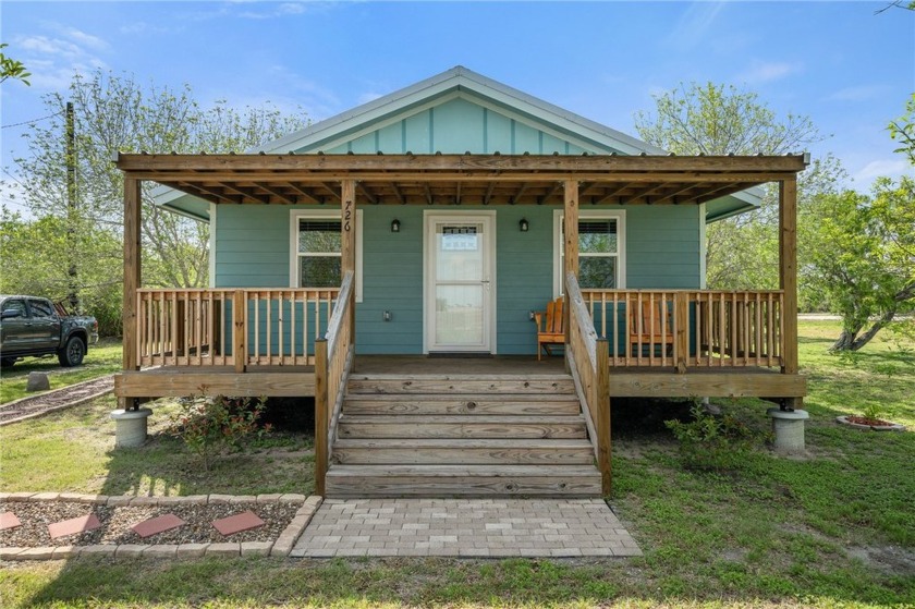 Charming Getaway in Bayside, TX - Steps from Copano Bay! Welcome - Beach Home for sale in Bayside, Texas on Beachhouse.com
