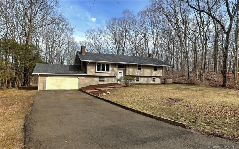 You'll love this newly remodeled 4 bedroom home nestled on a - Beach Home for sale in Guilford, Connecticut on Beachhouse.com