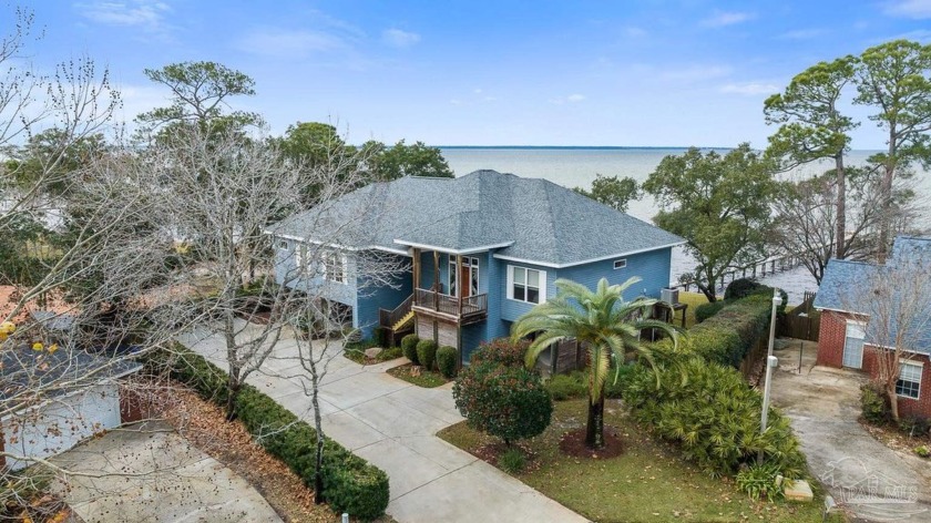 Tucked away in the corner in a cul-de-sac is an awesome - Beach Home for sale in Gulf Breeze, Florida on Beachhouse.com