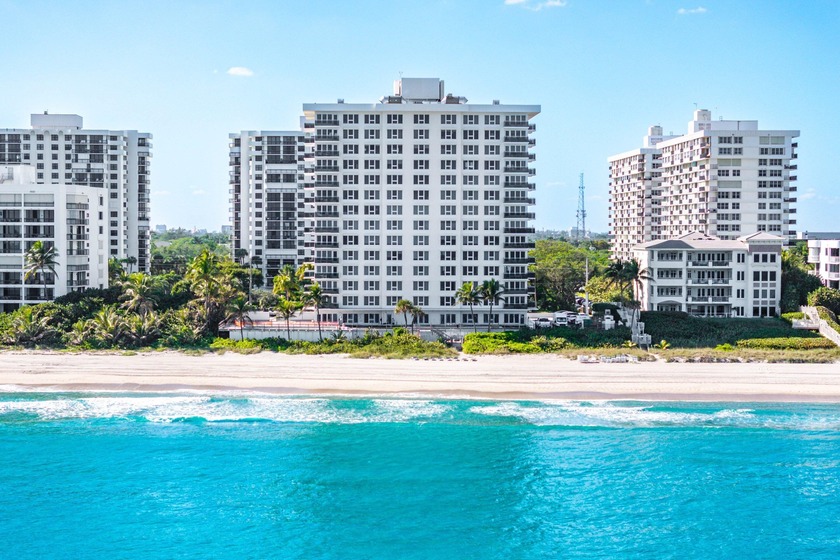 The vast blue horizons of the Atlantic Ocean are the backdrop to - Beach Condo for sale in Boca Raton, Florida on Beachhouse.com