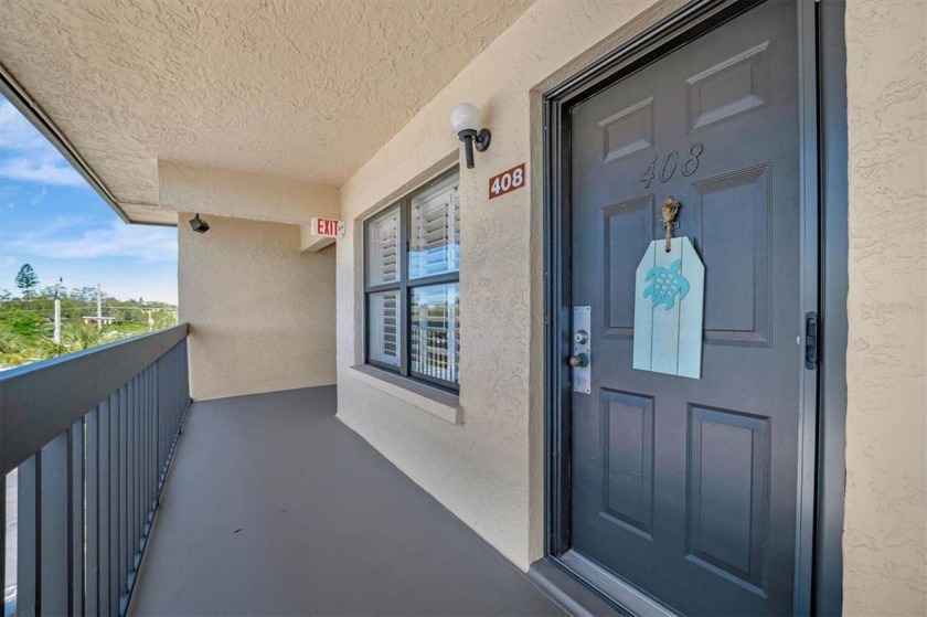 This beautifully renovated, turn-key furnished condo is a hidden - Beach Condo for sale in Bradenton, Florida on Beachhouse.com