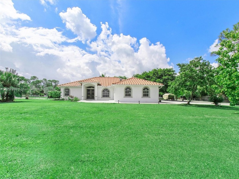 Welcome to paradise! This wonderful 3-bedroom, 2-bath home - Beach Home for sale in West Palm Beach, Florida on Beachhouse.com