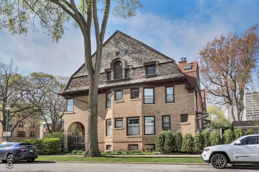 Lovingly cared for, vintage, brick rowhouse in a quaint location - Beach Home for sale in Evanston, Illinois on Beachhouse.com