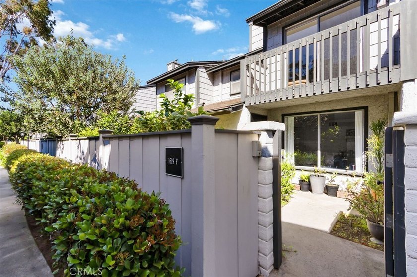 Stunning Turn-Key Townhome in the Heart of Harbor City
Welcome - Beach Townhome/Townhouse for sale in Harbor City, California on Beachhouse.com