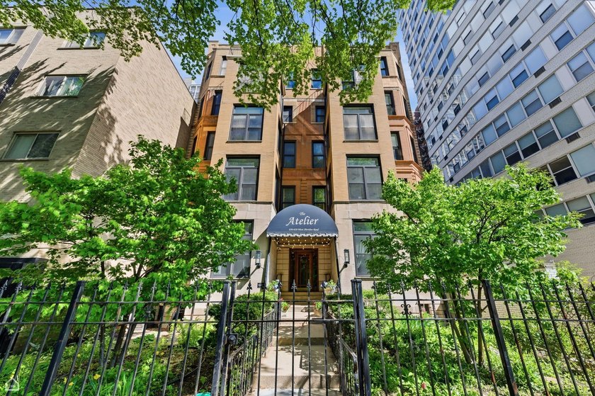 This beautiful 2-bedroom, 2-bath condo located in the heart of - Beach Condo for sale in Chicago, Illinois on Beachhouse.com
