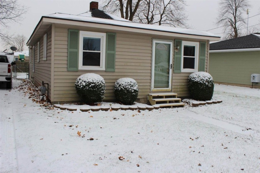 Charming 3-bedroom home with 1 full bath, featuring newer carpet - Beach Home for sale in Linwood, Michigan on Beachhouse.com