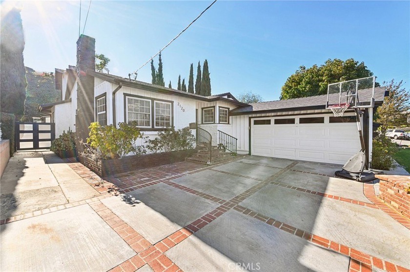 Proudly introducing this stunning 4-bedroom, 3-bath Rancho Palos - Beach Home for sale in Rancho Palos Verdes, California on Beachhouse.com