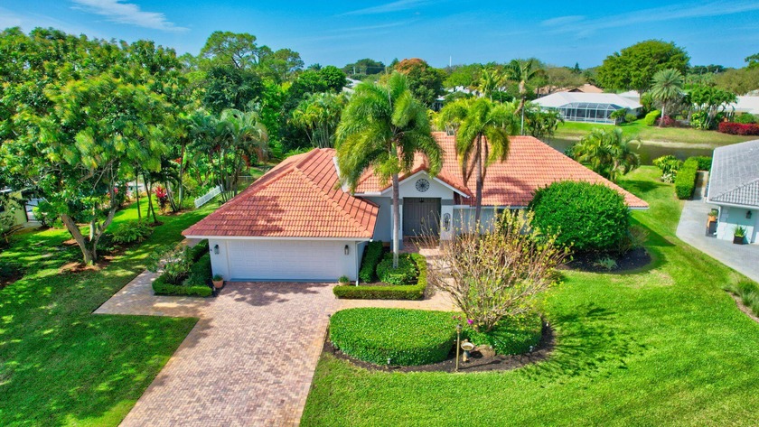 Beautifully updated in Delray Dunes. The 18 hole Pete Dye golf - Beach Home for sale in Boynton Beach, Florida on Beachhouse.com