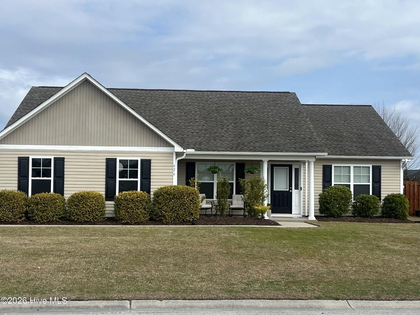 Charming and beautifully maintained 3BR/2BA home on a desirable - Beach Home for sale in Wilmington, North Carolina on Beachhouse.com