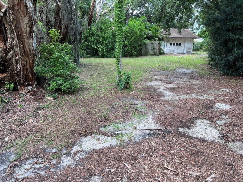 Charming, shaded, tranquil lot located in mature neighborhood - Beach Lot for sale in Sarasota, Florida on Beachhouse.com