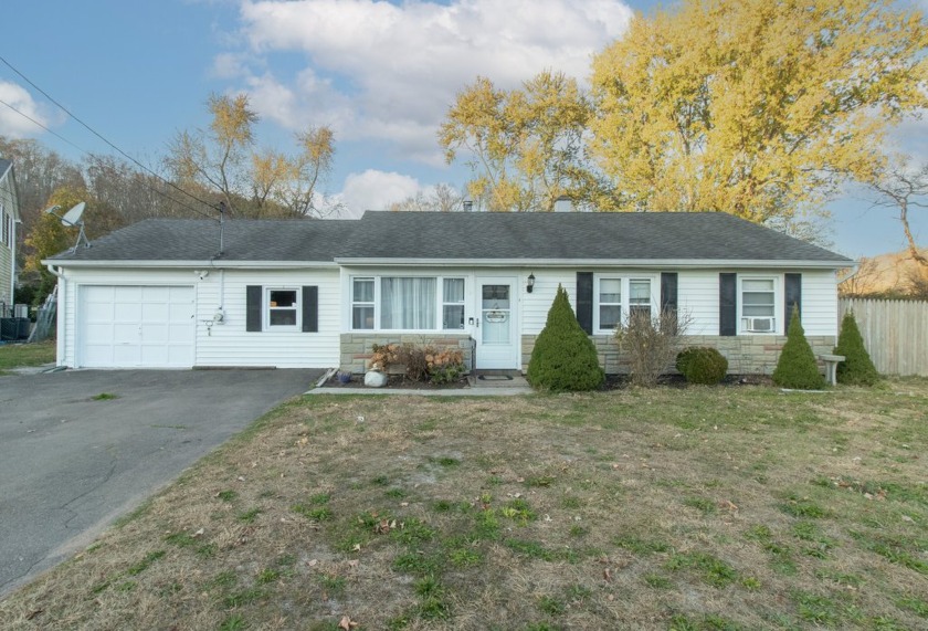 One level living in East Haven! Inside you'll find 4 bedrooms - Beach Home for sale in East Haven, Connecticut on Beachhouse.com