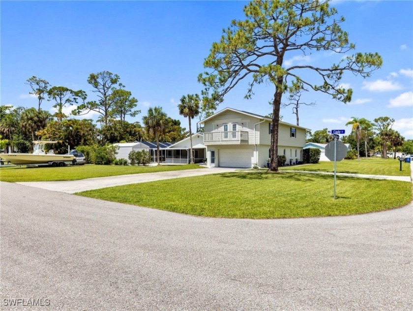 Welcome to country living in the city at this exceptionally - Beach Home for sale in Fort Myers, Florida on Beachhouse.com