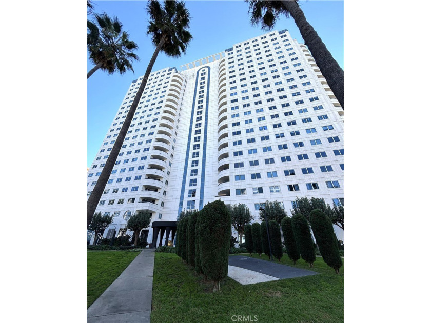 WOW, WOW GORGEOUS...Luxury condo at HARBOR PLACE TOWER in the - Beach Condo for sale in Long Beach, California on Beachhouse.com