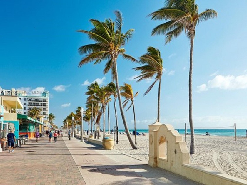 BEST DEAL! Fantastic apartment at the LOWEST price in this - Beach Condo for sale in Hollywood, Florida on Beachhouse.com