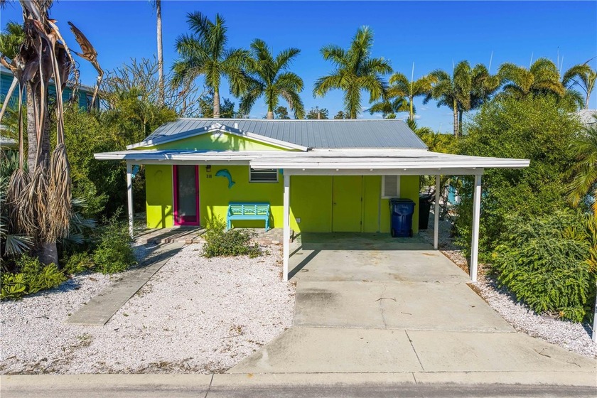 Prime waterfront investment opportunity in the highly - Beach Home for sale in Redington Shores, Florida on Beachhouse.com