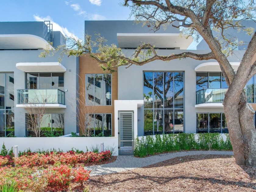 Unparalleled elegance  exclusive amenities. Welcome to an - Beach Townhome/Townhouse for sale in Tampa, Florida on Beachhouse.com
