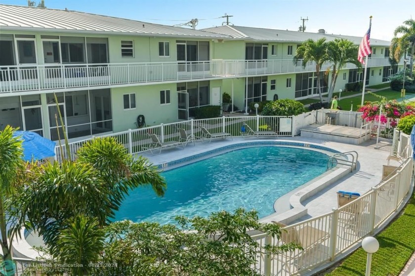 Cozy apartment on a quiet street in lovely Lighthouse Point - Beach Condo for sale in Lighthouse Point, Florida on Beachhouse.com