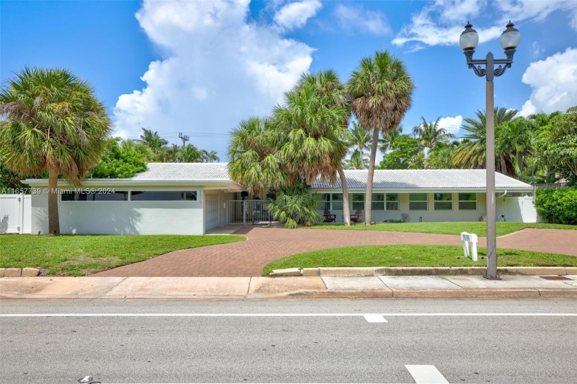 This beautifully updated 6-bedroom, 4-bathroom beach house - Beach Home for sale in Fort Lauderdale, Florida on Beachhouse.com