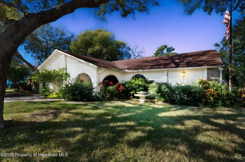 Please note: the home WILL NEED NEW ROOF, and the POOL PUMP IS - Beach Home for sale in Spring Hill, Florida on Beachhouse.com