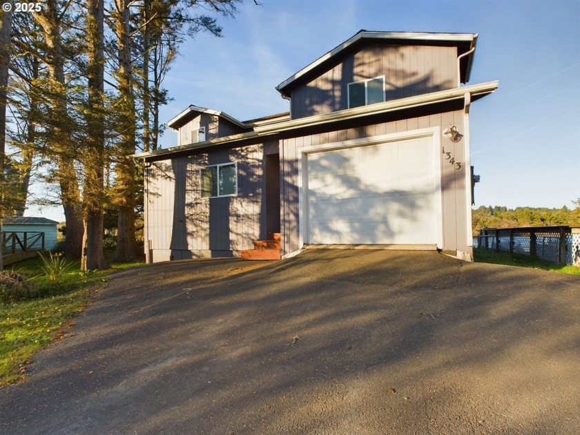 Live your life with *No Egrets* in this dreamy getaway for - Beach Home for sale in Lincoln City, Oregon on Beachhouse.com