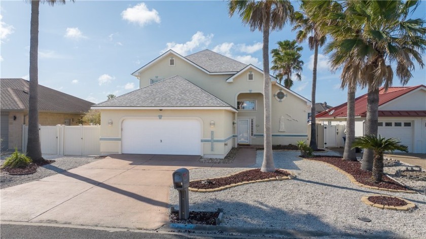 This beautiful home features 4 spacious bedrooms, 2.5 baths, and - Beach Home for sale in Corpus Christi, Texas on Beachhouse.com