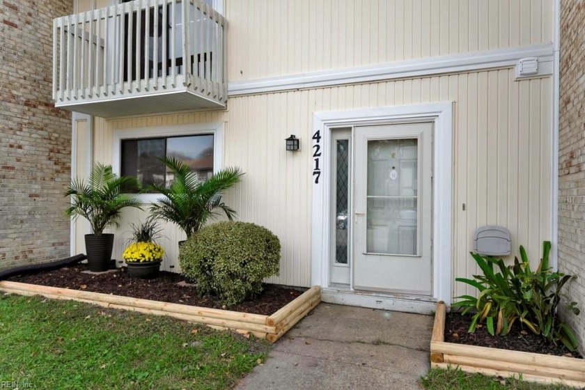 Beautifully updated townhome in the heart of Virginia Beach - Beach Townhome/Townhouse for sale in Virginia Beach, Virginia on Beachhouse.com