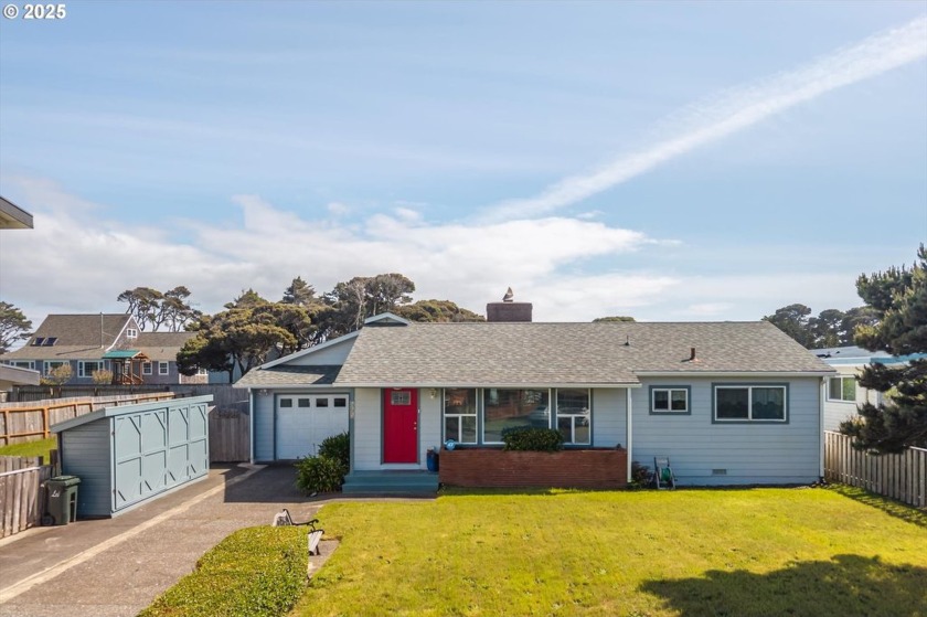 Charming 3-bedroom, 2-bath home in one of Bandon's best walkable - Beach Home for sale in Bandon, Oregon on Beachhouse.com