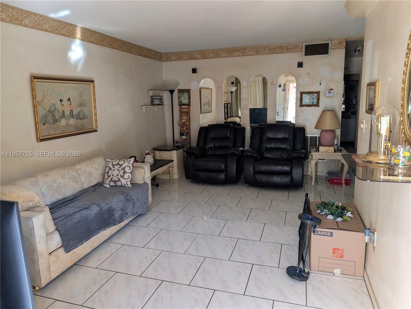 Opportunity knocks east of US-1 in Hollywood! This 1 bedroom, 1 - Beach Condo for sale in Hollywood, Florida on Beachhouse.com