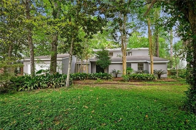 This NEWLY renovated 3 bedroom 2.5 bathroom home features a - Beach Home for sale in Mandeville, Louisiana on Beachhouse.com