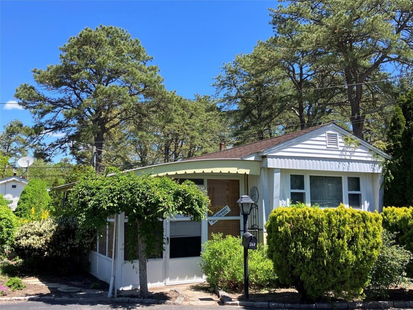 Welcome to Riverwoods. Active 55 and older community.  This unit - Beach Home for sale in Riverhead, New York on Beachhouse.com