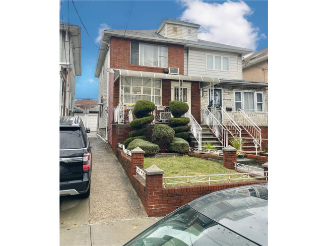 Welcome to this wonderful semi-detached, Single Family house in - Beach Home for sale in Brooklyn, New York on Beachhouse.com