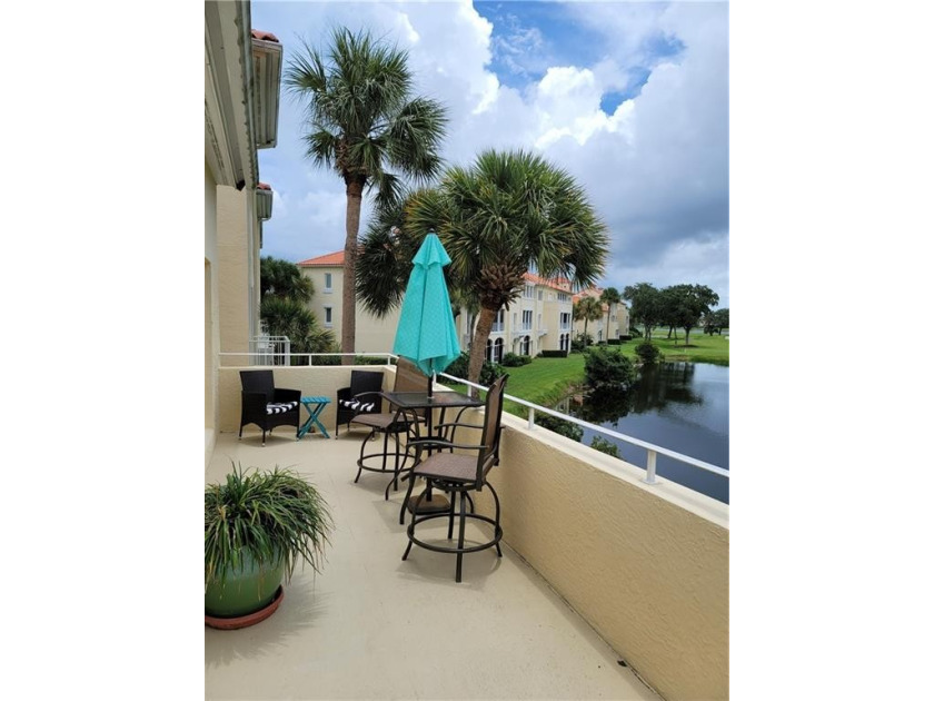 TURN KEY! A cozy condo that lives large in a guard gated - Beach Home for sale in Vero Beach, Florida on Beachhouse.com