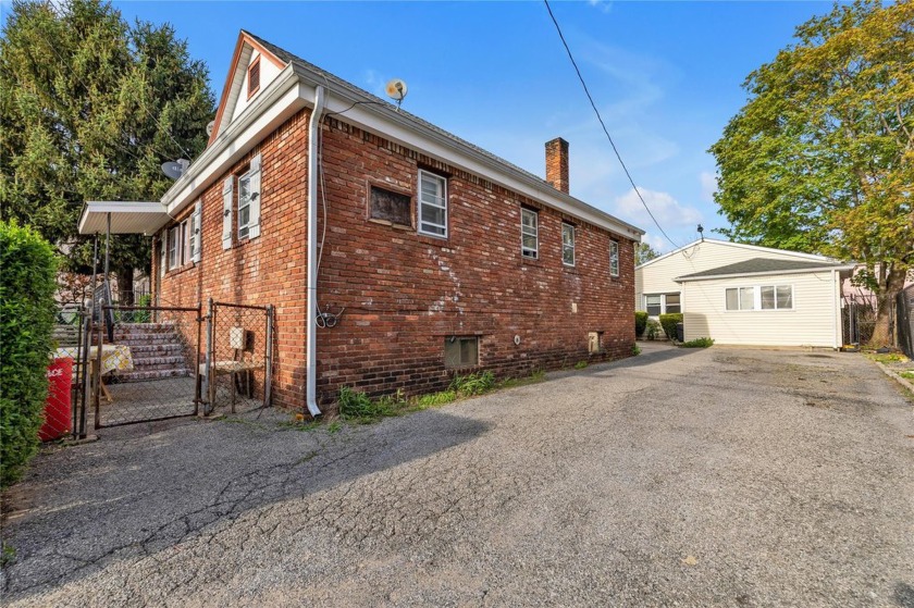 First time on the market, being sold by the original owners - Beach Townhome/Townhouse for sale in Glen Cove, New York on Beachhouse.com