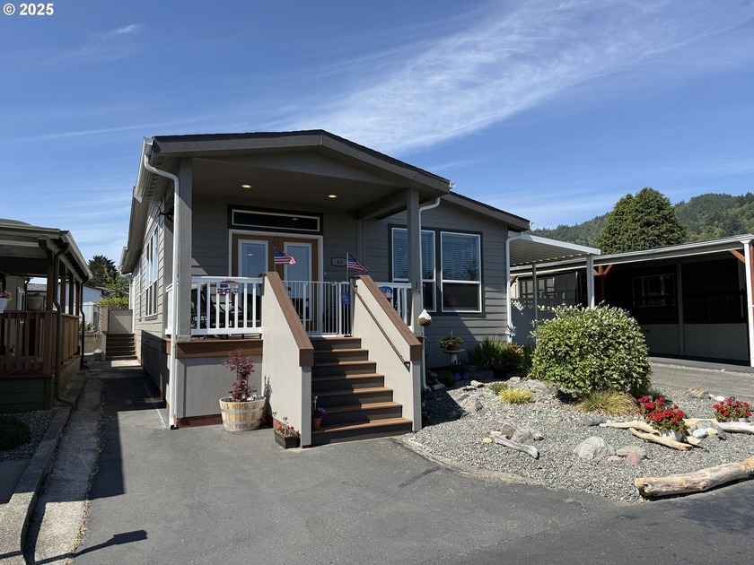 WOW... Only 2 years old, this 2023 Marlette home offers quality - Beach Home for sale in Brookings, Oregon on Beachhouse.com