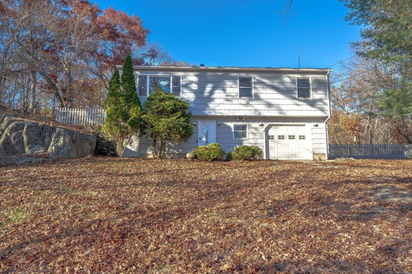 You'll feel like you're on vacation every day living here! - Beach Home for sale in Shelton, Connecticut on Beachhouse.com