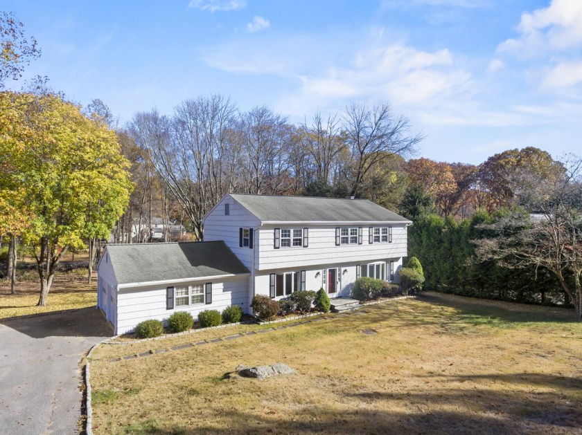 Welcome to 29 West Bank Lane in desirable Westover. This 4 - Beach Home for sale in Stamford, Connecticut on Beachhouse.com