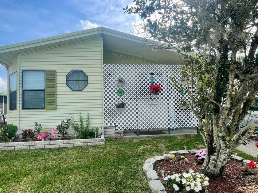 This 2bd/2ba MH in desirable Country Place Village Trinity is - Beach Home for sale in Trinity, Florida on Beachhouse.com
