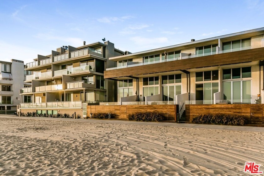 If the ocean is your sanctuary this beach front property is for - Beach Condo for sale in Venice, California on Beachhouse.com