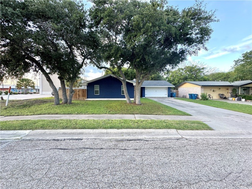 Come check out this beautiful four bedroom, three bath home in - Beach Home for sale in Portland, Texas on Beachhouse.com