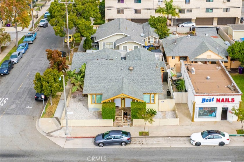 This Duplex is currently being used as a independent living - Beach Commercial for sale in Long Beach, California on Beachhouse.com