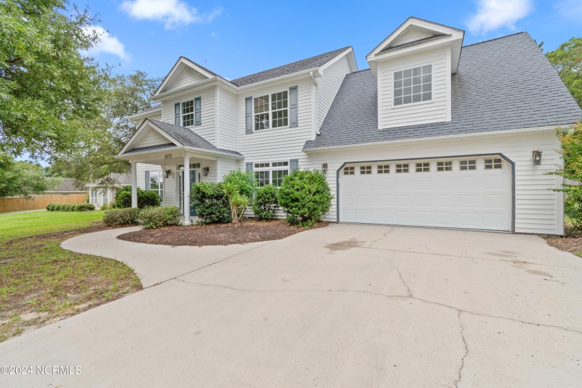 Spacious home with 3 bedrooms 3.5 bathrooms, front office with - Beach Home for sale in Supply, North Carolina on Beachhouse.com