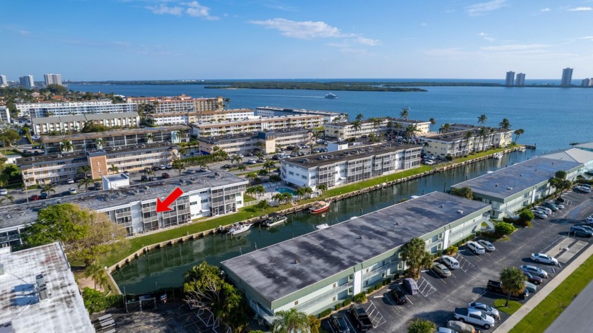CALLING ALL BOATERS!! This 1 bedroom, 1 bath, 2nd floor unit is - Beach Condo for sale in North Palm Beach, Florida on Beachhouse.com
