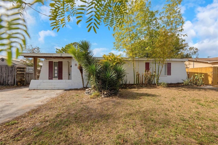 * * INCREDIBLE OPPORTUNITY * * This 4-bedroom, 2-bath home - Beach Home for sale in Pinellas Park, Florida on Beachhouse.com